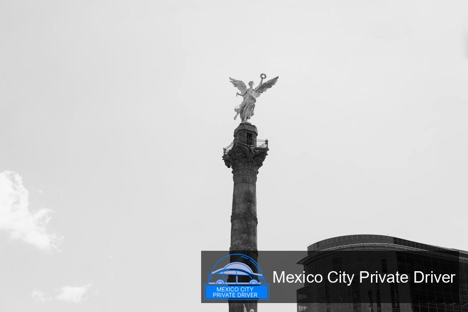 Detailed view of the Ángel de la Independencia's golden angel atop the monument, showcasing its intricate design and restoration work.